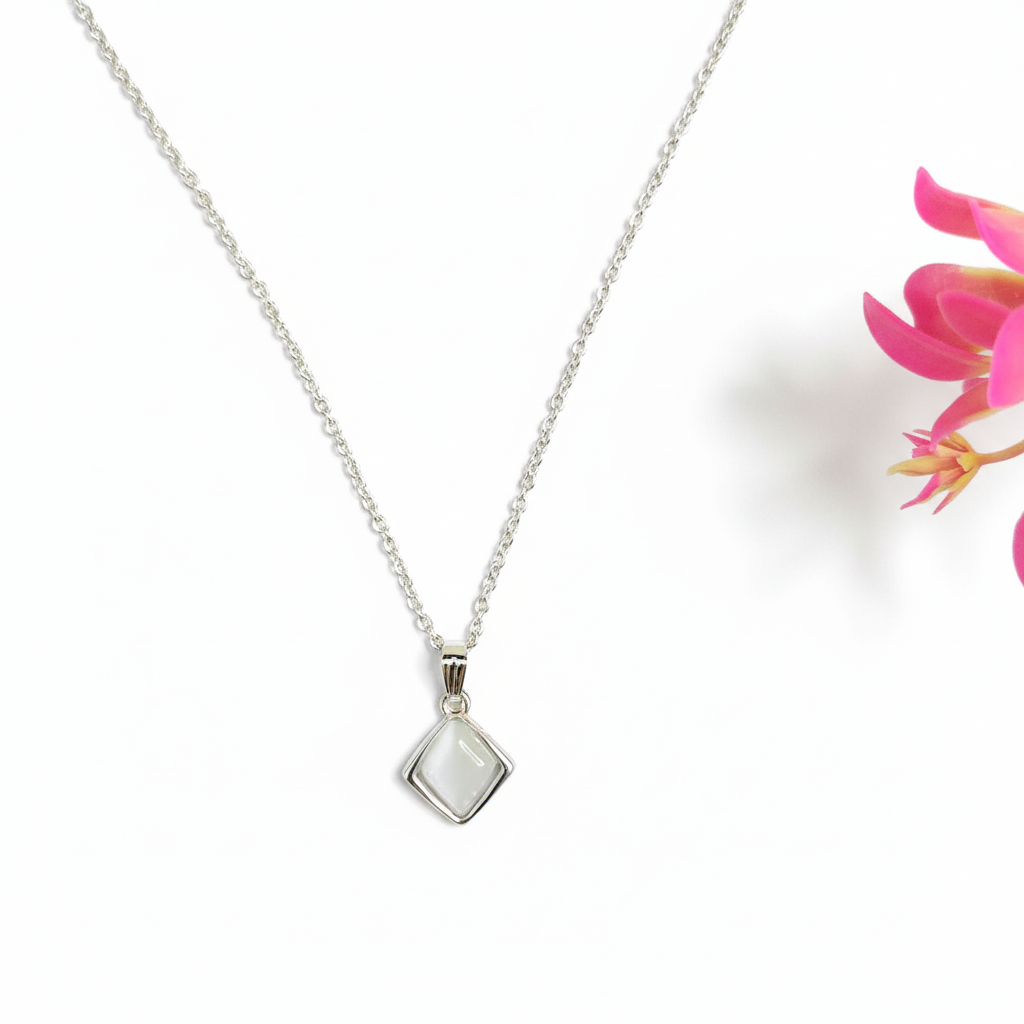 Pearl Amzing White Pendent